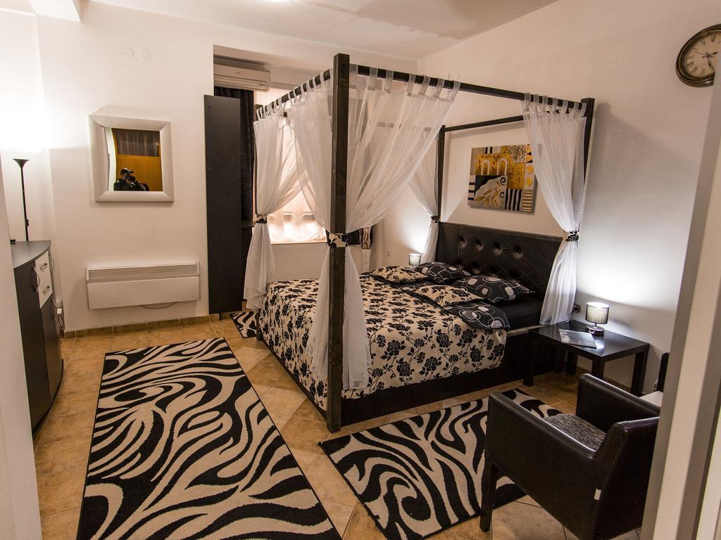 Apart Hotel Kalonis Скопие Екстериор снимка