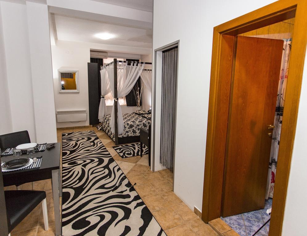 Apart Hotel Kalonis Скопие Екстериор снимка
