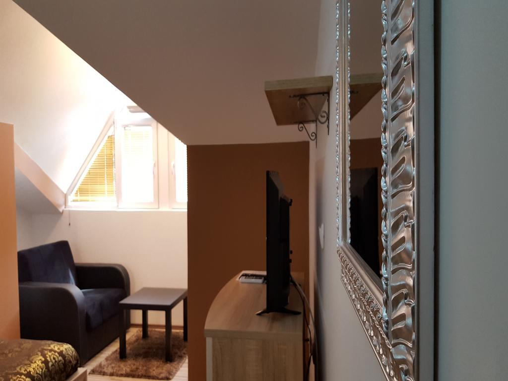 Apart Hotel Kalonis Скопие Екстериор снимка