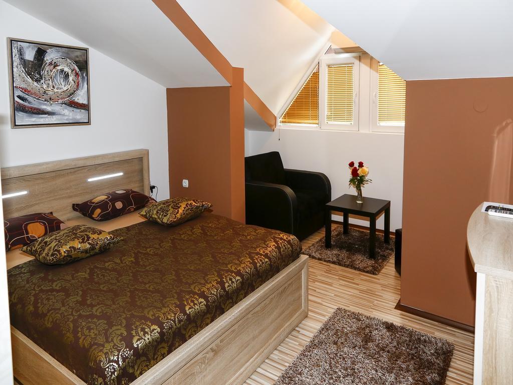 Apart Hotel Kalonis Скопие Екстериор снимка