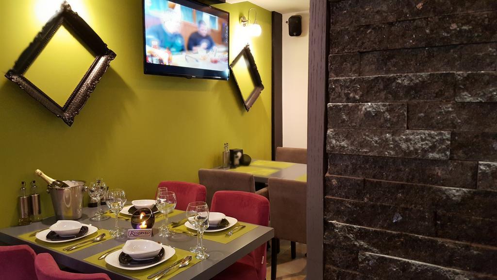 Apart Hotel Kalonis Скопие Екстериор снимка