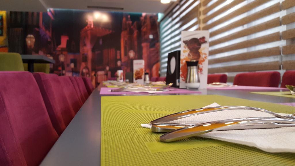 Apart Hotel Kalonis Скопие Екстериор снимка
