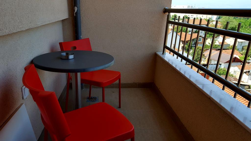 Apart Hotel Kalonis Скопие Екстериор снимка