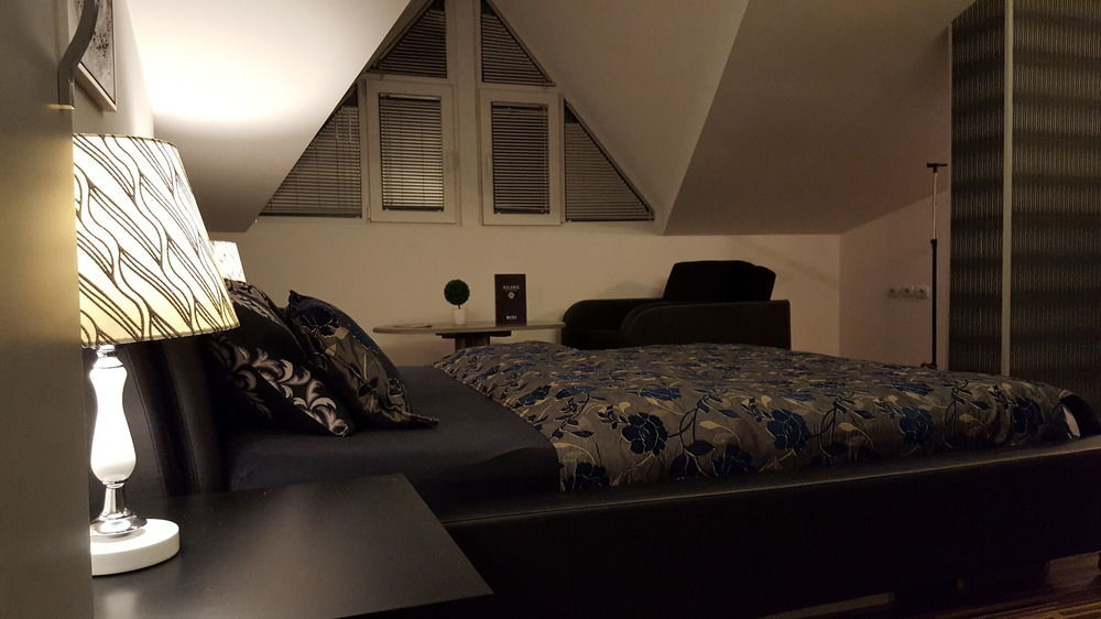 Apart Hotel Kalonis Скопие Екстериор снимка